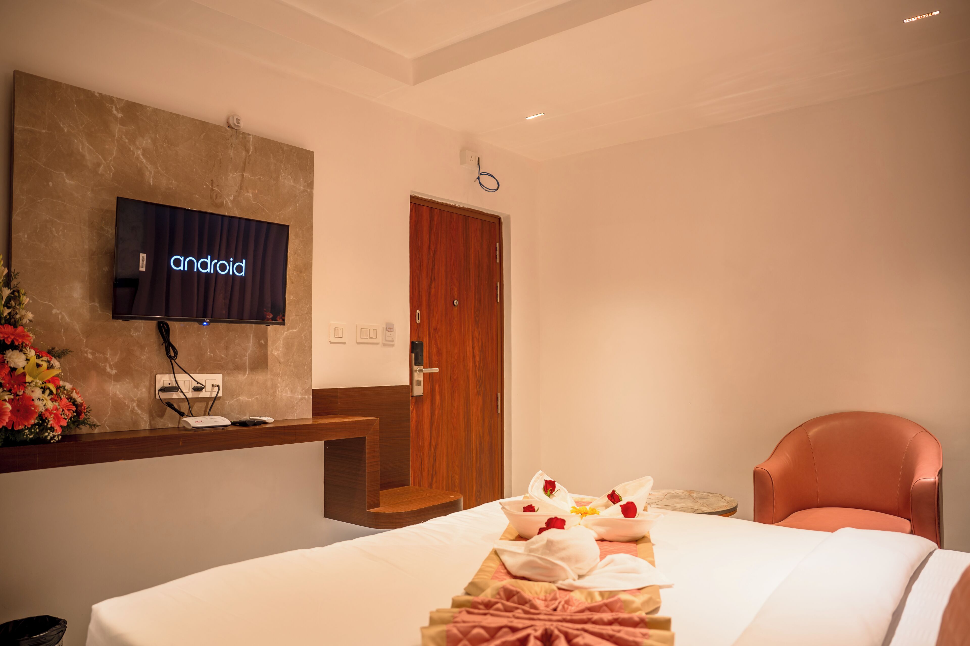 Deluxe Double Room, Balcony, City View | Laptop workspace, iron/ironing board