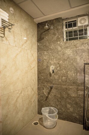 Chambre Double Deluxe, balcon, vue ville | Salle de bain