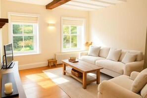 Smart TV, fireplace, books - Luxurious Amberley House I Near Goodwood Events I With Garden & Parking (Tangmere)