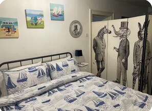 1 bedroom, iron/ironing board, free WiFi, bed sheets - Spacious self contained historical apartment in a central and level location (Falmouth)