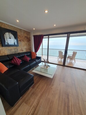 Unclassified image, 3 of 44, button - Apartment 'Paradisaco 28 Seafront' with Sea Views, Wi-Fi and Air Conditioning (Salou)