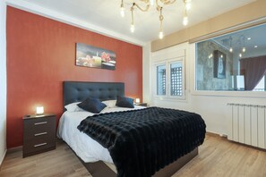 Iron/ironing board, WiFi, bed sheets, wheelchair access - Apartment 'Paradisaco 28 Seafront' with Sea Views, Wi-Fi and Air Conditioning (Salou)