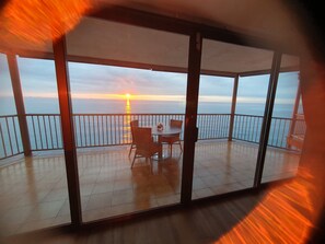 Unclassified image, 2 of 44, button - Apartment 'Paradisaco 28 Seafront' with Sea Views, Wi-Fi and Air Conditioning (Salou)