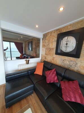 Unclassified image, 5 of 44, button - Apartment 'Paradisaco 28 Seafront' with Sea Views, Wi-Fi and Air Conditioning (Salou)