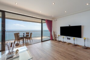 Interior - Apartment 'Paradisaco 28 Seafront' with Sea Views, Wi-Fi and Air Conditioning (Salou)