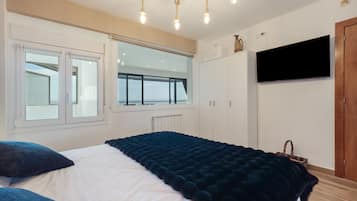 Iron/ironing board, WiFi, bed sheets, wheelchair access