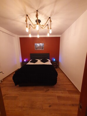 Ferros/tábuas de passar roupa, Wi-Fi, roupa de cama