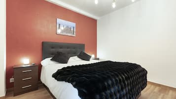 Iron/ironing board, WiFi, bed sheets, wheelchair access