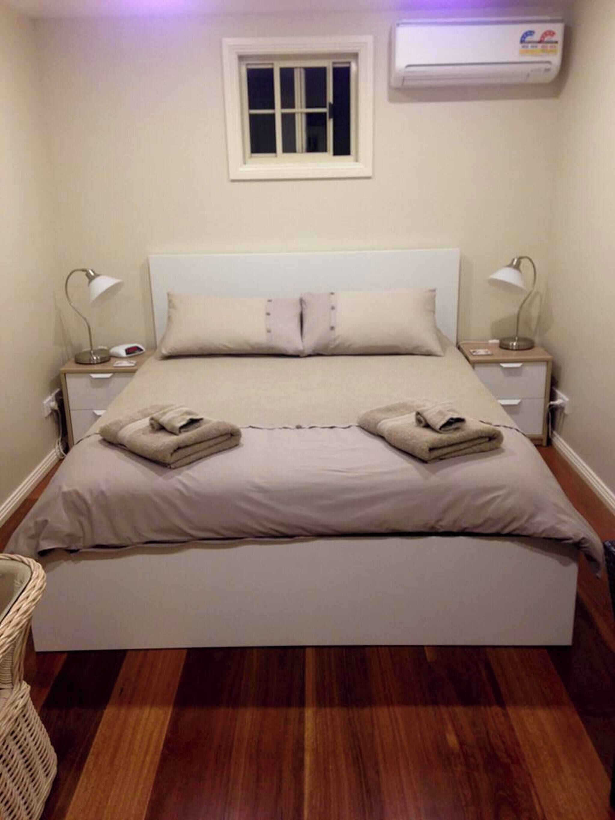 غرفة - غرفة نوم واحدة - بشرفة