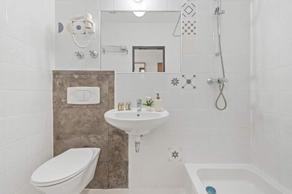 Deluxe Double Room | Bathroom