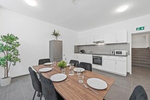 Apartment, 2 Bedrooms | Private kitchen - K22 Smart Rooms (Wien)