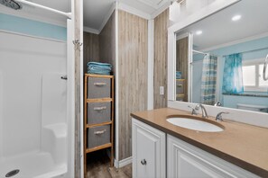 Hair dryer, towels, soap, shampoo - Blue Angels Beach Bungalow (Pensacola)