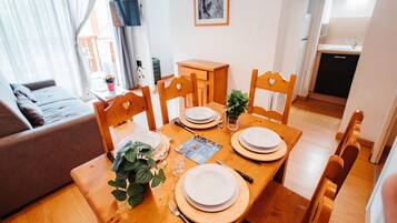 Apartment | Dining