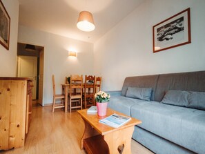 Apartment | Living room - Corsican Apartment Near Sandy Beaches (Ax-les-Thermes)