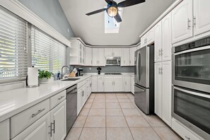 House - Luxury Hilltop Villa With Pool Stunning View (Santa Ana)