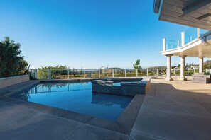 House - Luxury Hilltop Villa With Pool Stunning View (Santa Ana)