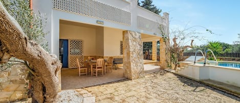 Standard Villa, Multiple Bedrooms, 2 Bathrooms (Villino Salentum Pool&Greenery) | Outdoor dining