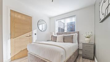 1 slaapkamer, een strijkplank/strijkijzer, wifi, beddengoed