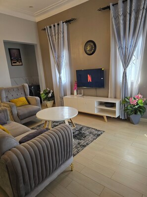 Living area - Fully Furnished apartment with faster internet and astone throw to the main Road (Najjera)