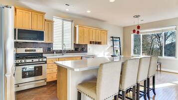 House (2 Bedrooms) | Interior