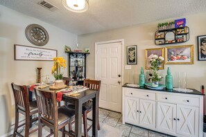 Interior - 1 Mi to Gulf & Close to Casinos! Quiet Biloxi Home (Biloxi)