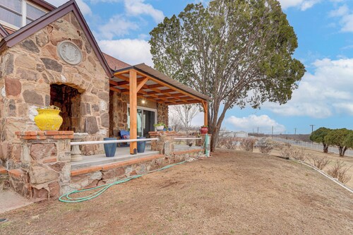 3 Mi to Dtwn: Wichita Falls Gem w/ Private Sauna!