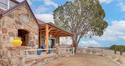 3 Mi to Dtwn: Wichita Falls Gem w/ Private Sauna!