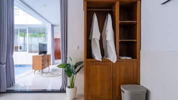 Premium Villa, Pool View | Interior