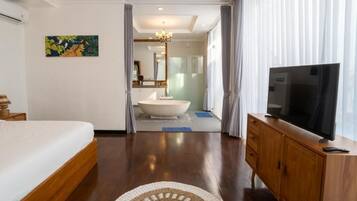 Iron/ironing board, free WiFi