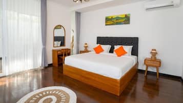 Iron/ironing board, free WiFi