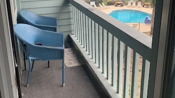 Signature Condo, 2 Bedrooms, Balcony, Garden View | Balcony view