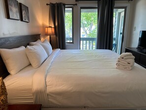 Signature appartement, 2 slaapkamers, balkon, uitzicht op tuin | Individueel gedecoreerd, individueel gemeubileerd