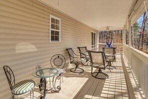 Interior - 2 Mi to Dtwn Ellijay! Outdoorsy Escape w/ Hot Tub (Ellijay)