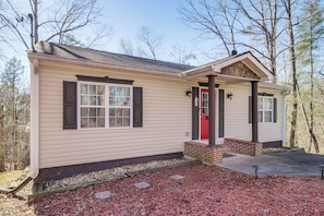 A single-story house with a red front door, a small porch, and a chimney. - 2 Mi to Dtwn Ellijay! Outdoorsy Escape w/ Hot Tub (Ellijay)