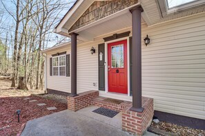 Interior - 2 Mi to Dtwn Ellijay! Outdoorsy Escape w/ Hot Tub (Ellijay)