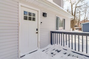 House (4 Bedrooms) | Interior - All-season Fun! Tobyhanna Getaway w/ Lake Access (Tobyhanna)