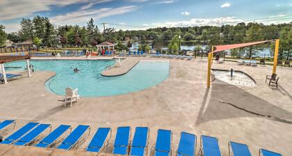 All-season Fun! Tobyhanna Getaway w/ Lake Access