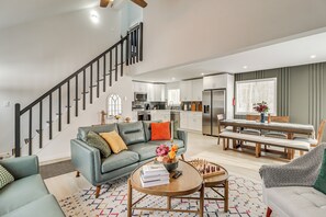 Interior - All-season Fun! Tobyhanna Getaway w/ Lake Access (Tobyhanna)