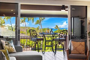 Interior - Ocean View Suite, Best Sleep Tempurpedic, Beach Clubhouse, Jacuzzi (Kaanapali)