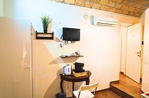 ห้องคลาสสิกดับเบิลหรือทวิน | โต๊ะทำงาน, พื้นที่ทำงานแบบใช้แล็ปท็อป, ผ้าม่านกันแสง, เตารีด/โต๊ะรีดผ้า