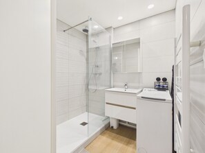 Shower, hair dryer - 70m from the beach, flat for 2 in La Baule (La Baule-Escoublac)
