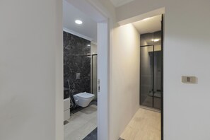 Villa Luxury, 6 camere da letto, piscina privata, al piano executive | Bagno | Asciugamani, sapone, shampoo, carta igienica