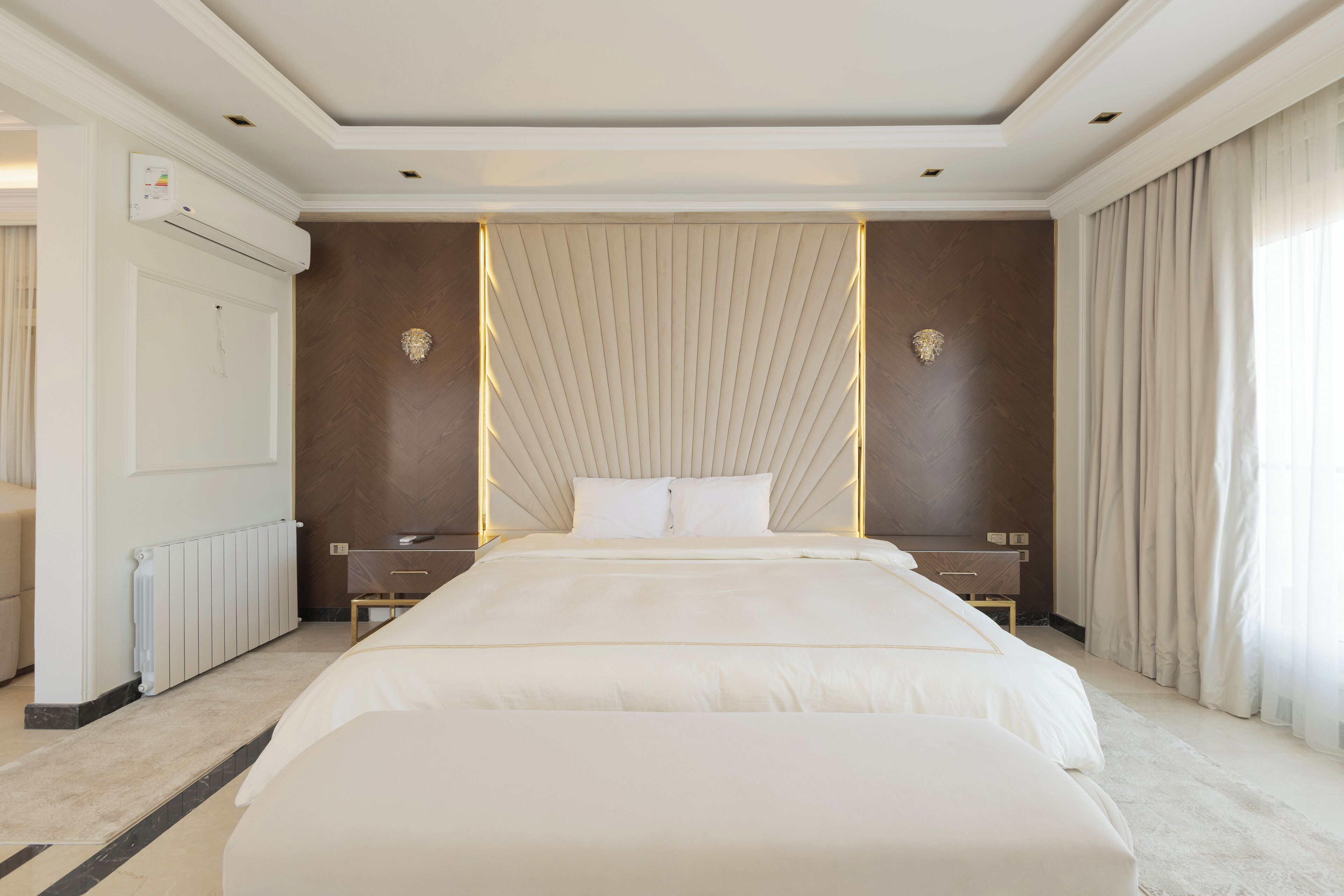 Luxury-Villa, 6 Schlafzimmer, eigener Pool, Executive-Etage | Schreibtisch, laptopgeeigneter Arbeitsplatz, Verdunkelungsvorhänge