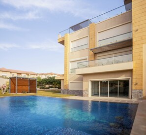 Outdoor pool - ELITE 6BR Palace Elegant Royal Stay (Sixth of October)