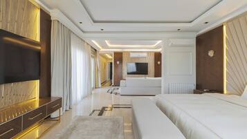 Luxury Villa, 6 Bedrooms, Private Pool, Executive Level | Meja, ruang kerja komputer riba, langsir/tirai gelap terus