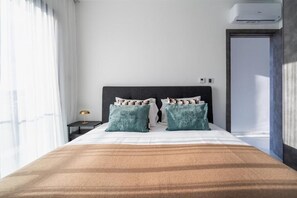 아파트, 발코니, 시내 전망 | 책상, 다리미/다리미판, 무료 WiFi