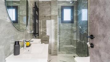 Apartment, Balcony, City View | Bathroom