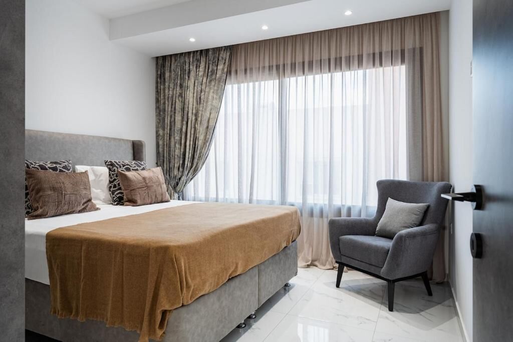 Apartment, Balkon, Stadtblick | Schreibtisch, Bügeleisen/Bügelbrett, kostenloses WLAN