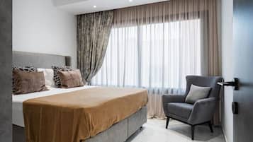 Apartment, Balcony, City View | Meja, seterika/papan seterika, Wi-fi percuma