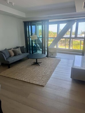 Unclassified image, 2 of 50, button - Luxury Oceanfront Suite @ The Langham Residences (Surfers Paradise)